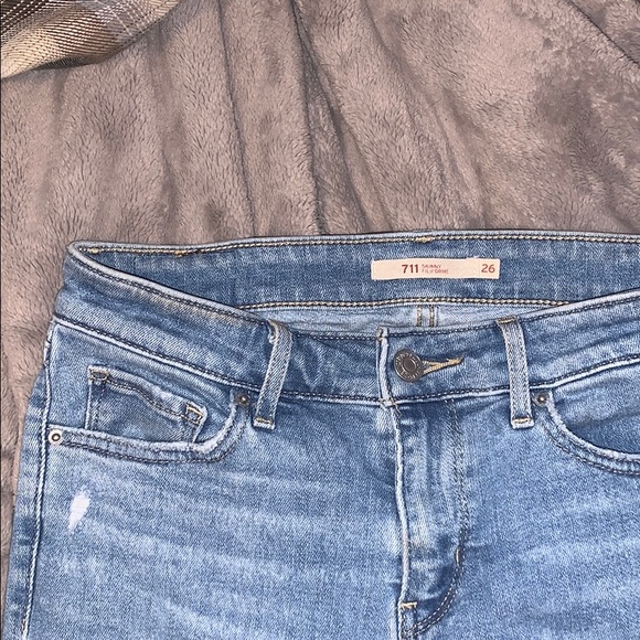 LEVIS 711 with distressing - Picture 4 of 5